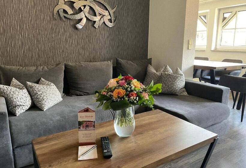 舒适三人间, Zur Altstadt   Am Fuße Der Osterburg Gaststätte, Pension, Fewo