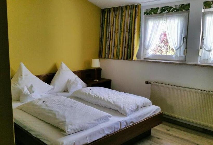 Номер Стандарт, Land Gut Hotel Zur Brücke