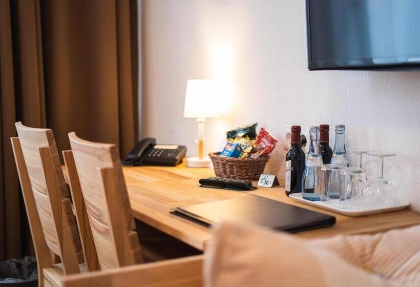اتاق استاندارد سه نفره, Pension Am Heusteig