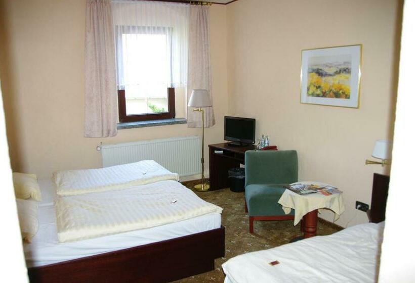 Номер Стандарт Трехместный, Landhotel Goldener Löwe Mit Pension Am Taurastein