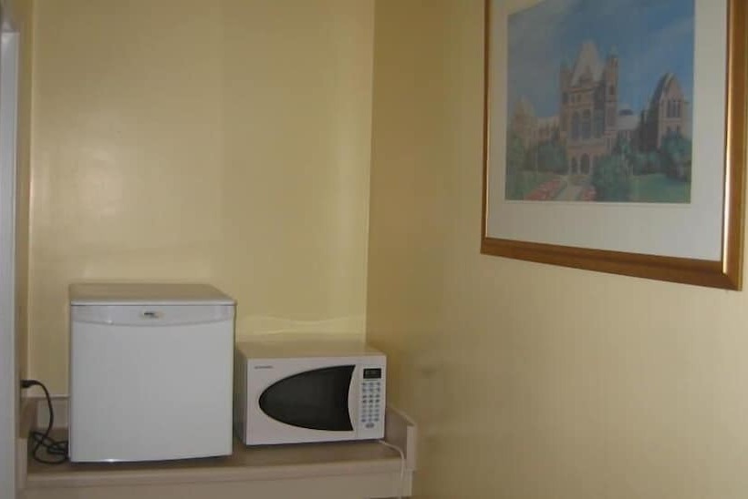 ファミリールーム, Caravan Inn Motel