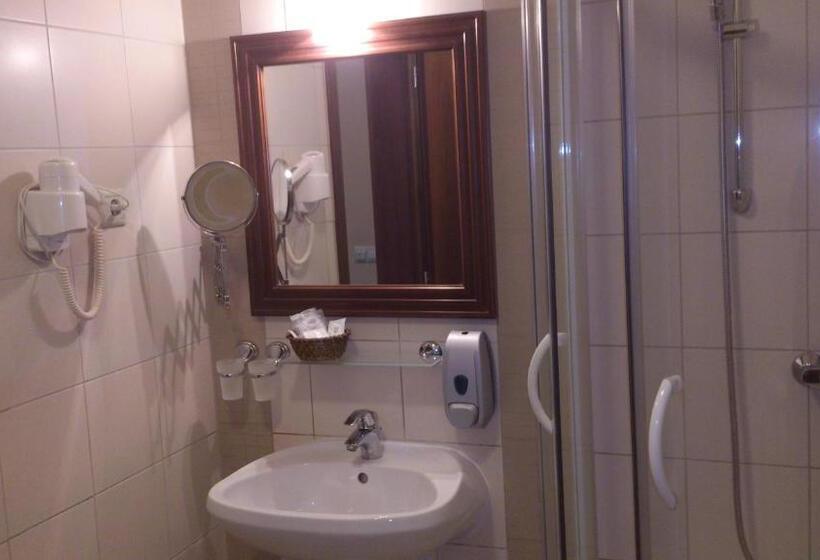 Классический Номер, Bassiana Hotel Es Etterem