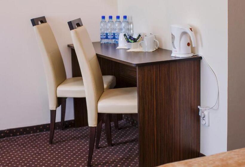 Номер Стандарт Трехместный, Boutique Hotel S I Milionowa