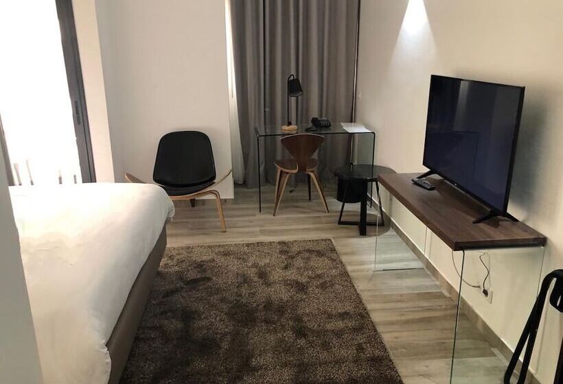 اتاق سوپریور, L Adresse Dakar