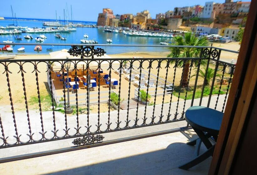 اتاق استاندارد با بالکن و چشم‌انداز دریا, Cala Marina