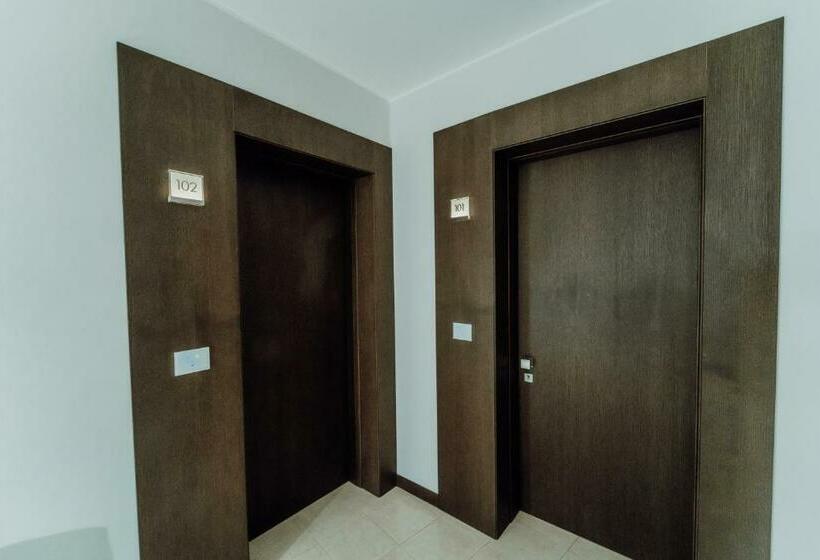 اتاق استاندارد با بالکن, Falli