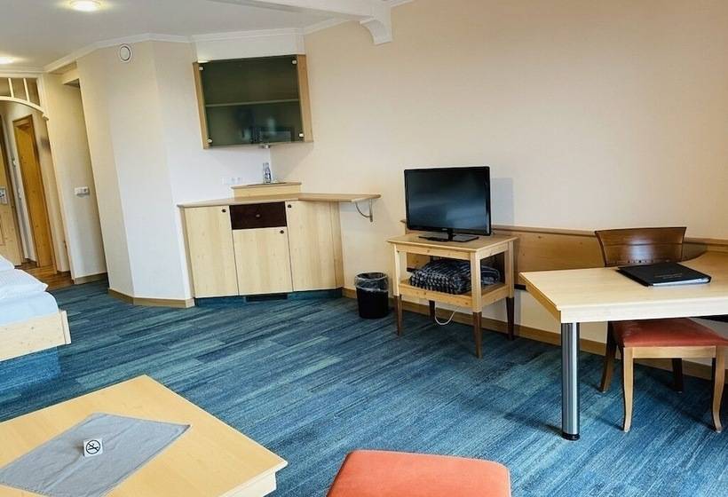 Полулюкс, Panoramahotel Grobauer