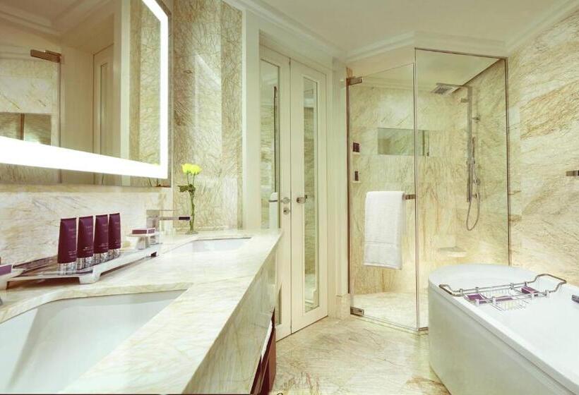 도시전망 디럭스룸 킹침대, The Ritz   Carlton, Bangalore