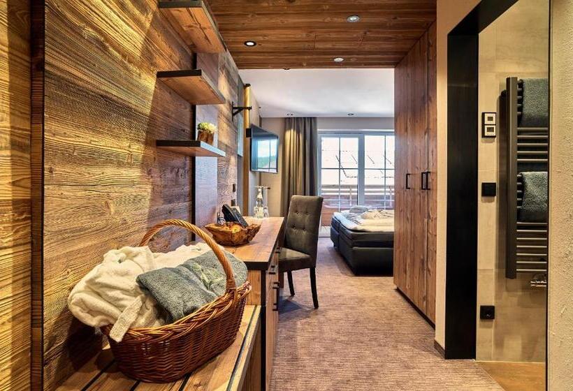 バルコニー付きデラックスルーム, Zedernhof Gesundheits  & Wellness