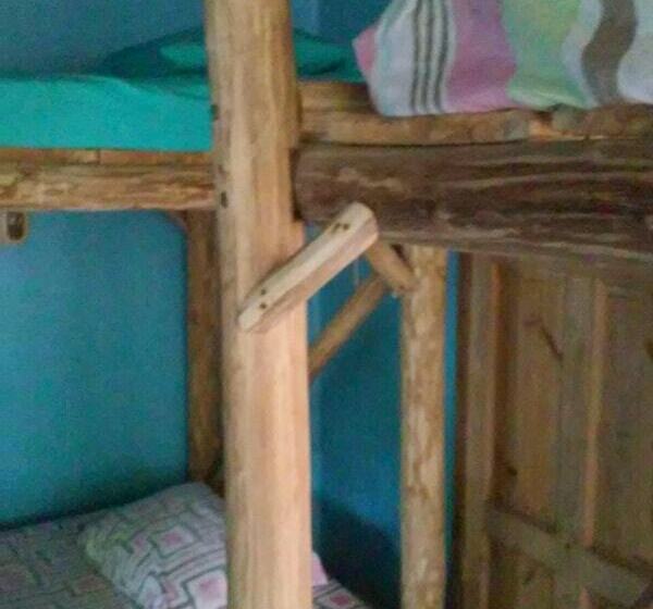 تختخواب در اتاق مشترک, Lunas Hostel