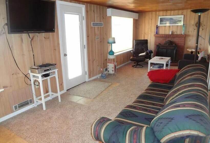 Дом 1 Спальня, Beachfront Mutiny Bay Cabin