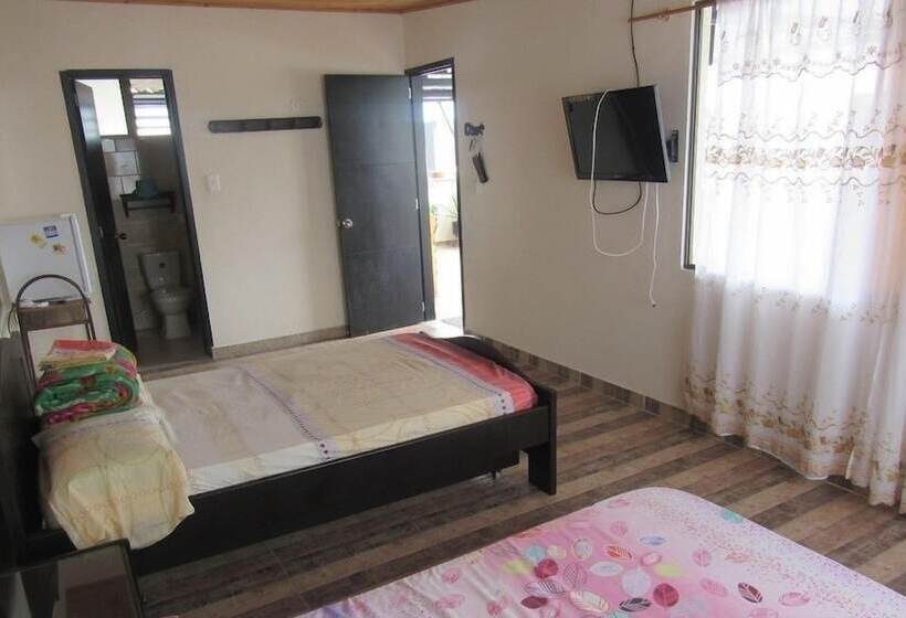 家庭间, Casa Cacique Hostel