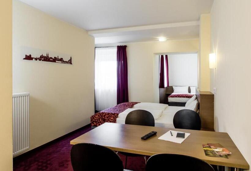 Четырехместный Номер Стандарт, Dream Inn Hotel Regensburg Ost