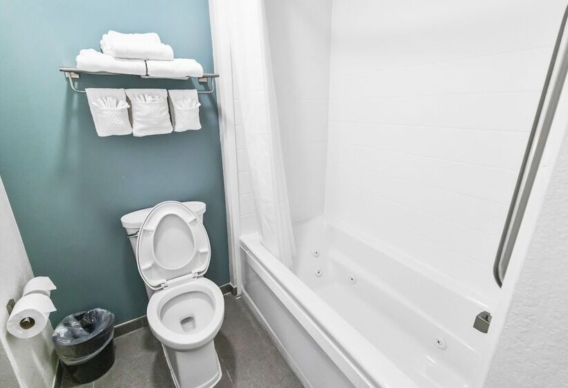 חדר סטנדרט שתי מיטות זוגיות, Suburban Studios By Choice Hotels   Award Winning   New 2024   Walk To Eateries & Grocery   Ultra Sp