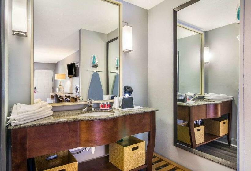 חדר סטנדרט שתי מיטות זוגיות, Suburban Studios By Choice Hotels   Award Winning   New 2024   Walk To Eateries & Grocery   Ultra Sp