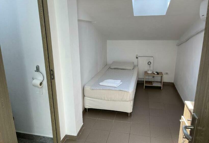 اتاق استاندارد یک نفره, Piata Uniri Cozy Inn