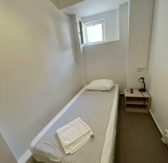 اتاق استاندارد یک نفره, Piata Uniri Cozy Inn