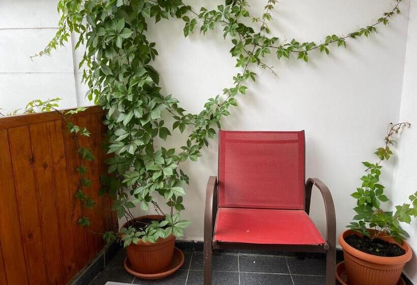 سوییت لوکس, Piata Uniri Cozy Inn