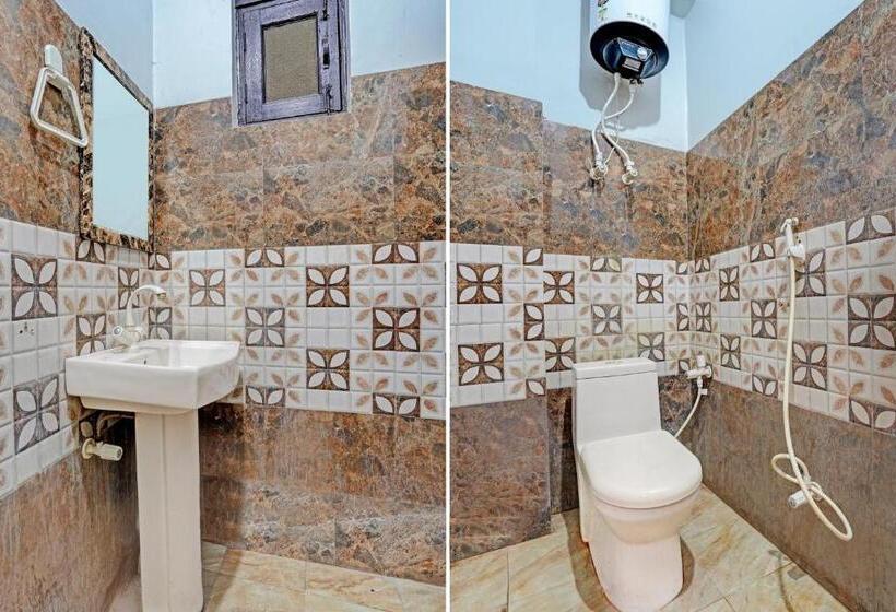 اتاق کلاسیک سه تخته, Collection O Noida Saffron