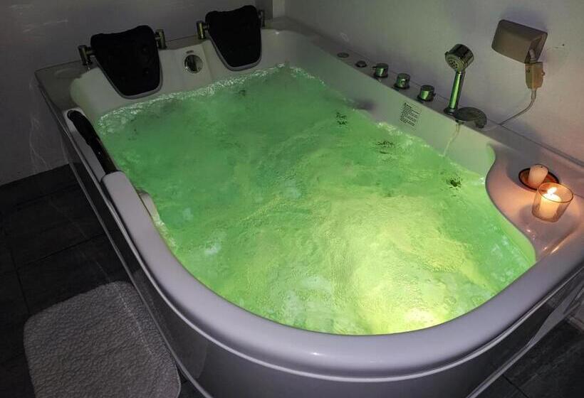Студия Стандарт, Bonsai Jacuzzi Suites