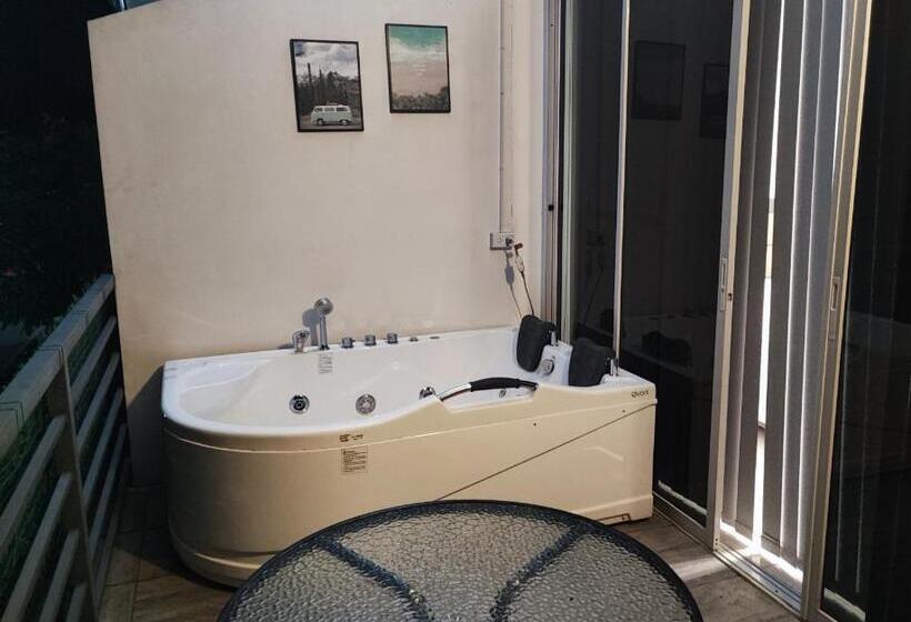 Студия Стандарт, Bonsai Jacuzzi Suites