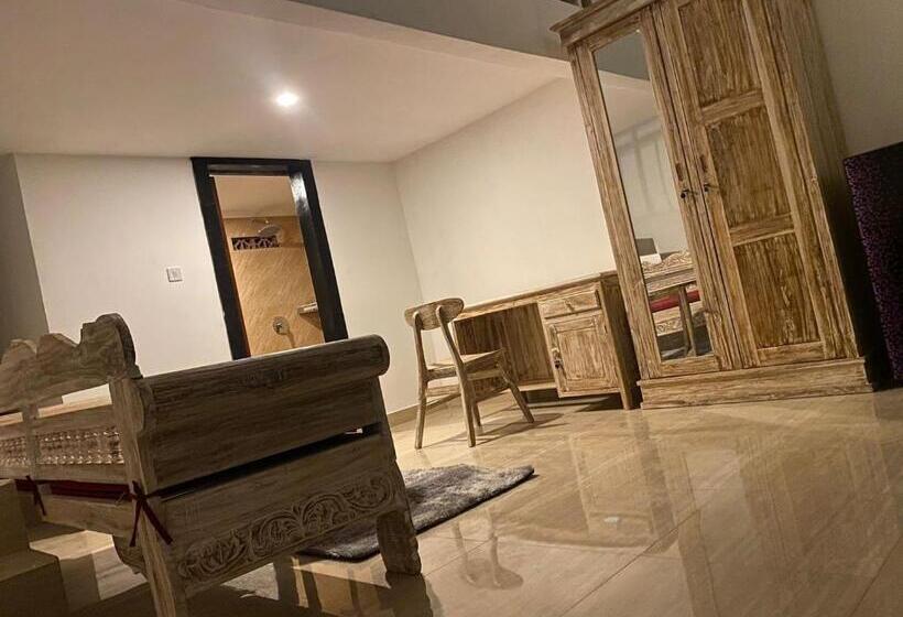 Номер Стандарт с Балконом, Odadi Guesthouse
