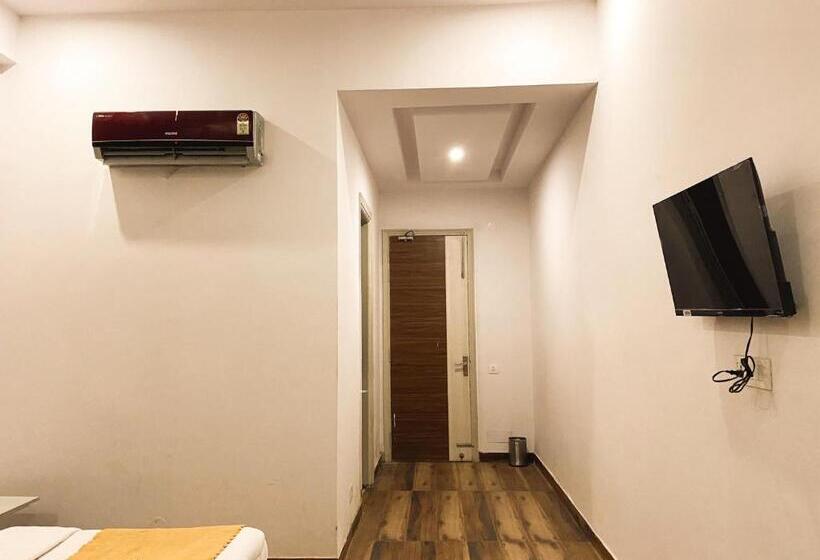 Трехместный Номер Классика, Oyo 91606  Daffodils Inn