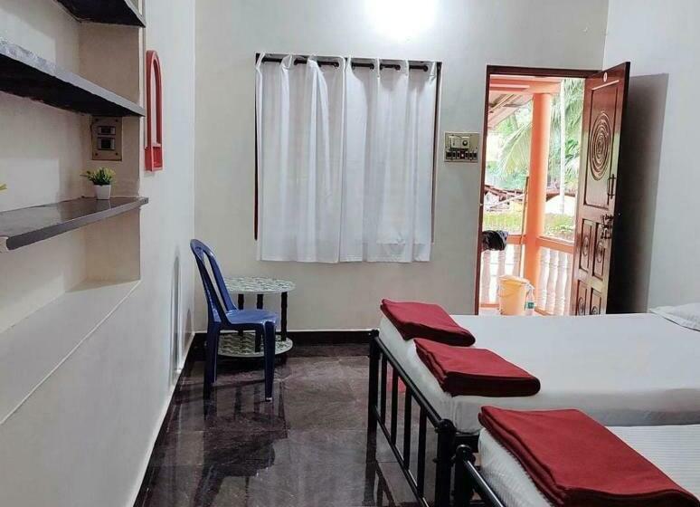 اتاق خانوادگی, Trishula Guest House