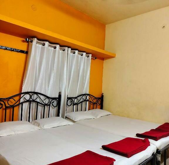 اتاق خانوادگی, Trishula Guest House