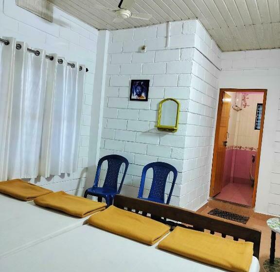اتاق اکونومی, Trishula Guest House