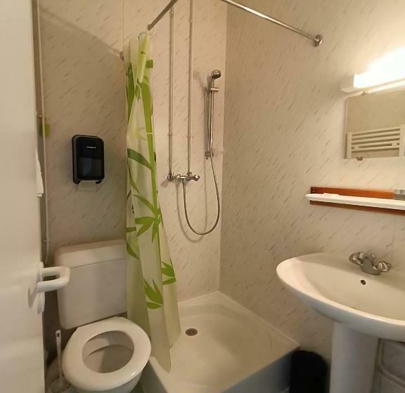 Номер Стандарт Трехместный, Hostellerie Du Chateau Bellenaves