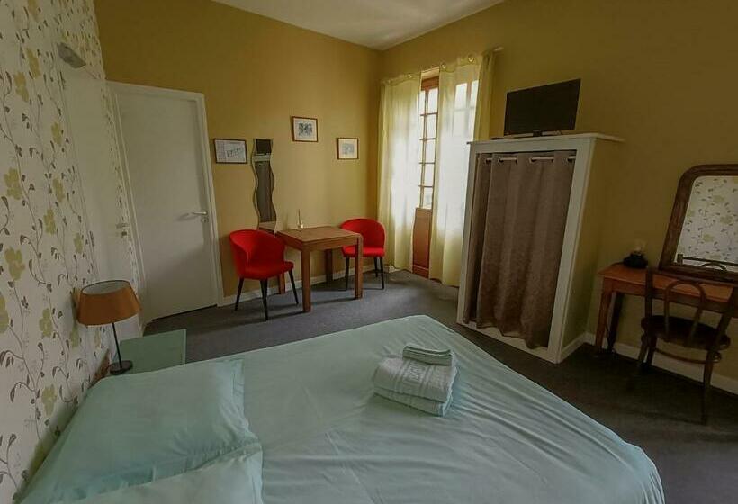 Номер Стандарт с Балконом, Hostellerie Du Chateau Bellenaves