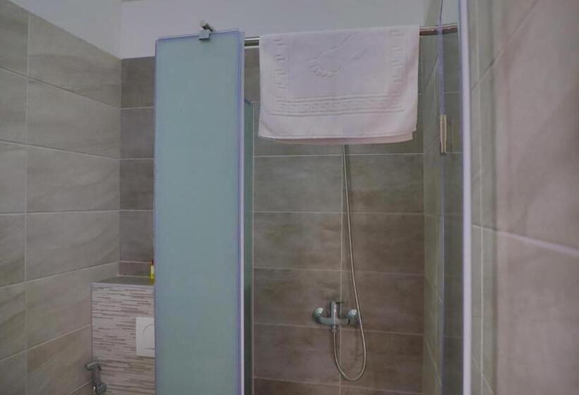 اتاق استاندارد چهار تخته, Konak Kod Hame