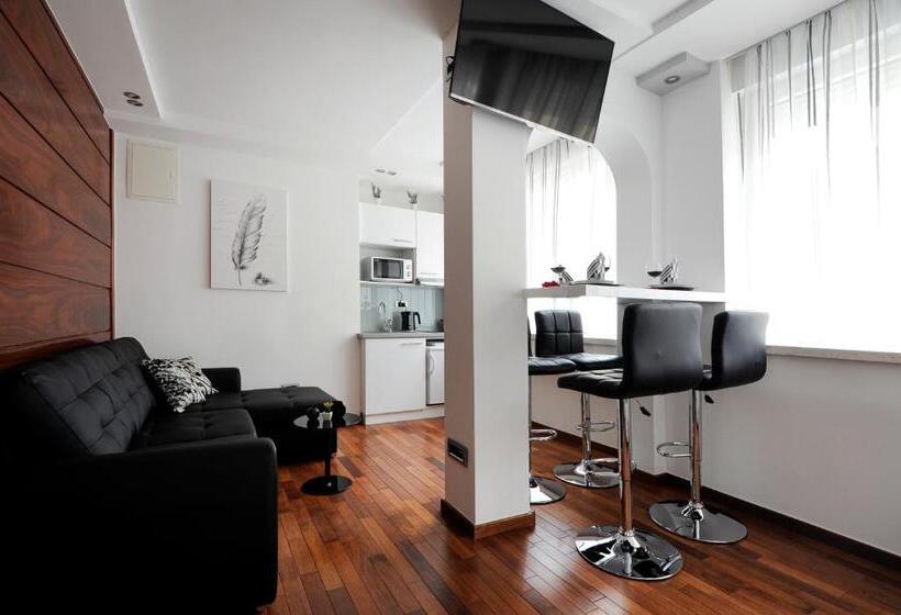 Студия Deluxe, Main Street Studio And Rooms