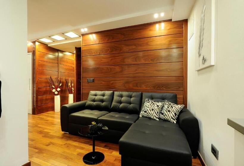 Студия Deluxe, Main Street Studio And Rooms