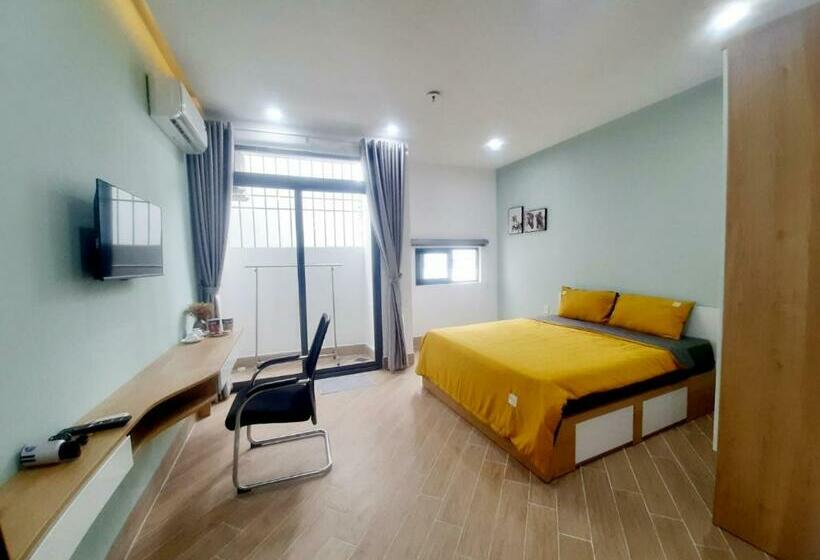 استودیوی لوکس, Midmost C22 Apartment