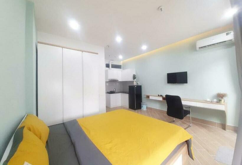 استودیوی لوکس, Midmost C22 Apartment