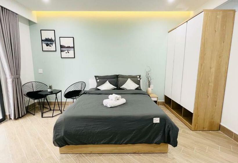 استودیوی لوکس, Midmost C22 Apartment
