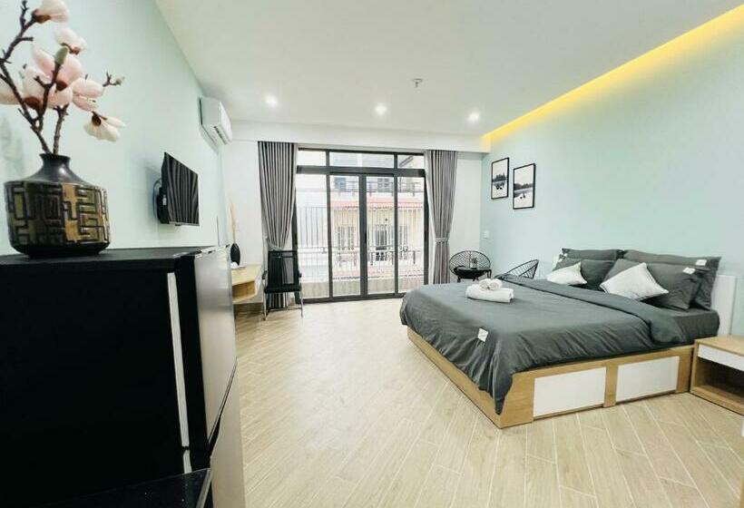 استودیوی لوکس, Midmost C22 Apartment
