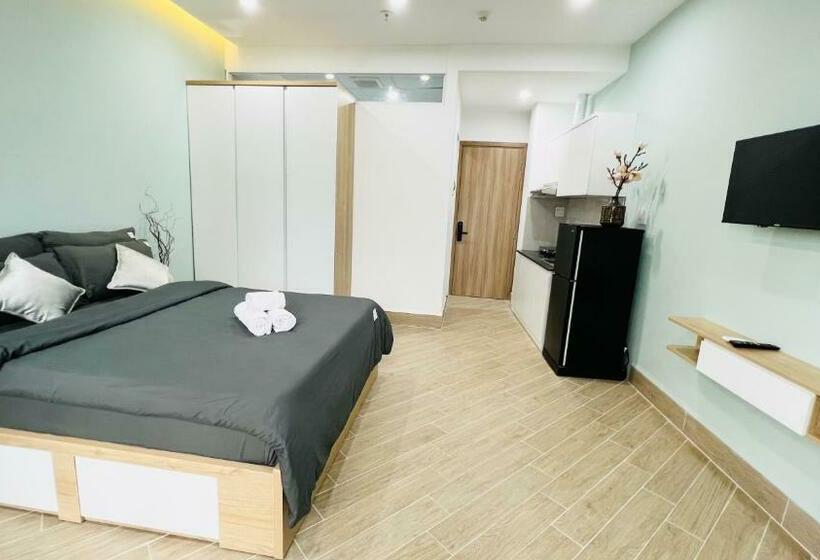 استودیوی لوکس, Midmost C22 Apartment