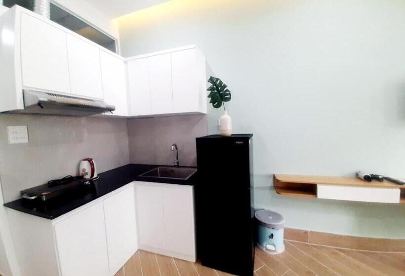 استودیو خانوادگی, Midmost C22 Apartment