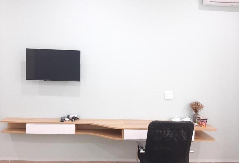 استودیو خانوادگی, Midmost C22 Apartment