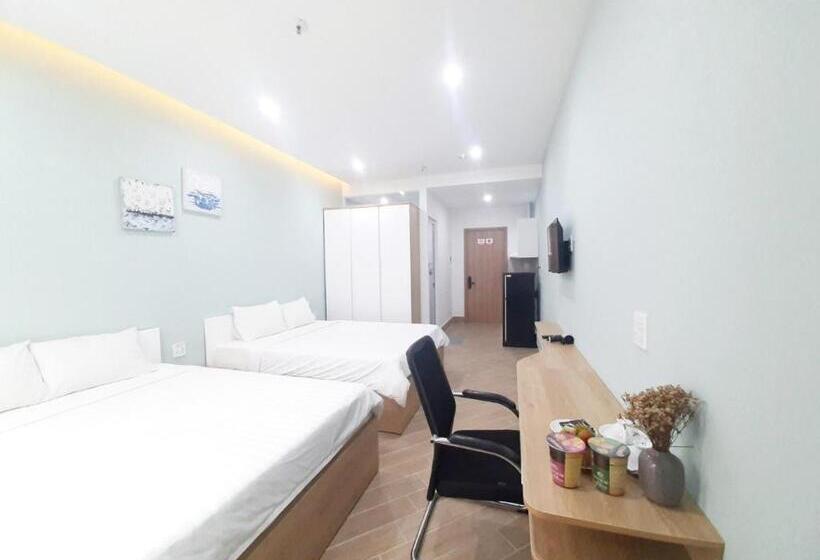 استودیو خانوادگی, Midmost C22 Apartment