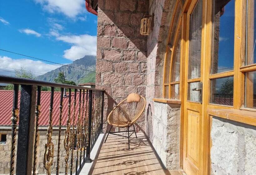 اتاق استاندارد با بالکن, Graf Kazbegi