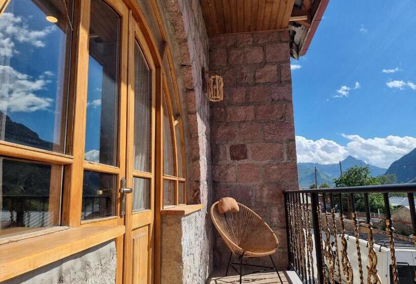 اتاق استاندارد با بالکن, Graf Kazbegi