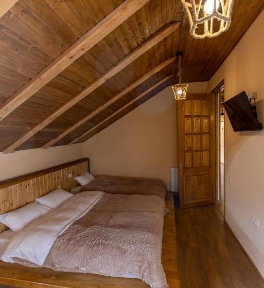 اتاق استاندارد سه نفره, Graf Kazbegi