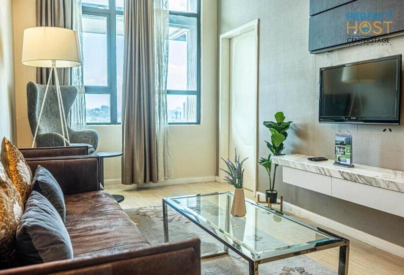 デラックススタジオ, Centrestage Petaling Jaya  Perfect Host
