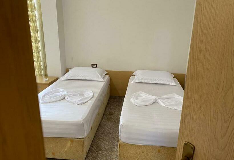 Quarto Estandar com Sacada, Grey Villa