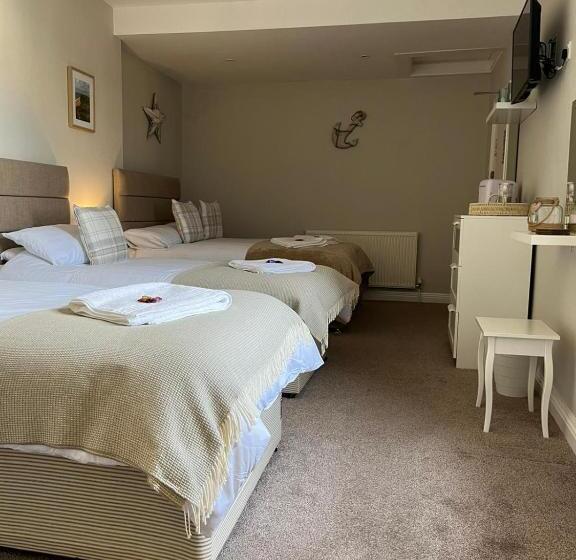 سوییت خانوادگی, Calm Sea Guesthouse