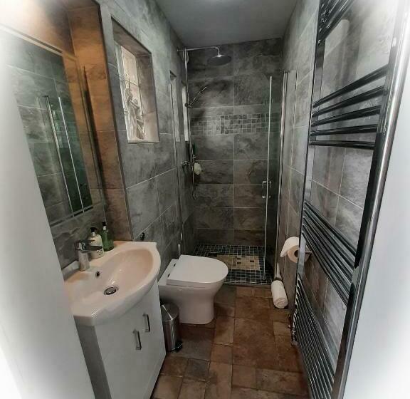 اتاق استاندارد با تخت بزرگ, Highlander House B&b
